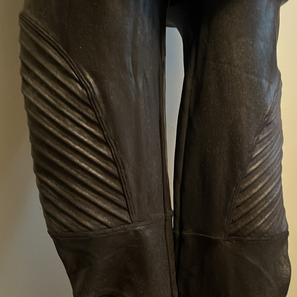 SPANX — Shiny/Matte Contrast Ribbed Legging - Picture 2 of 3